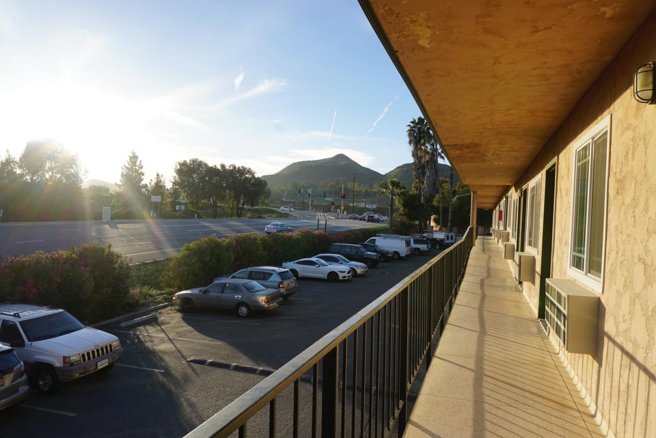 Americas Best Value Inn Thousand Oaks Exterior foto