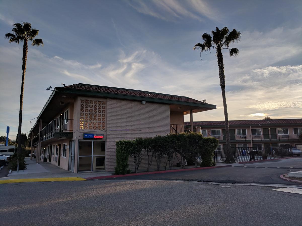 Americas Best Value Inn Thousand Oaks Exterior foto