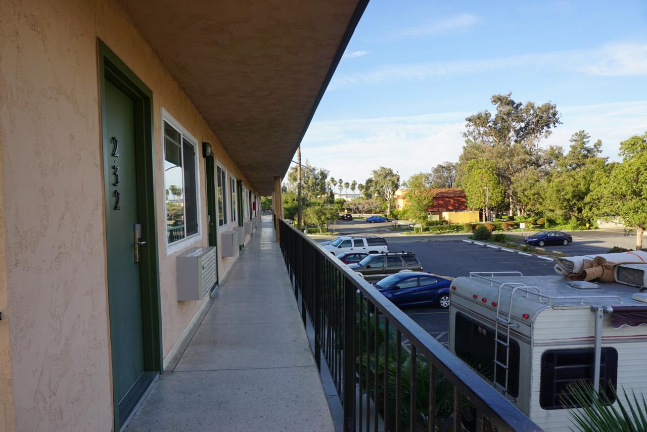 Americas Best Value Inn Thousand Oaks Exterior foto