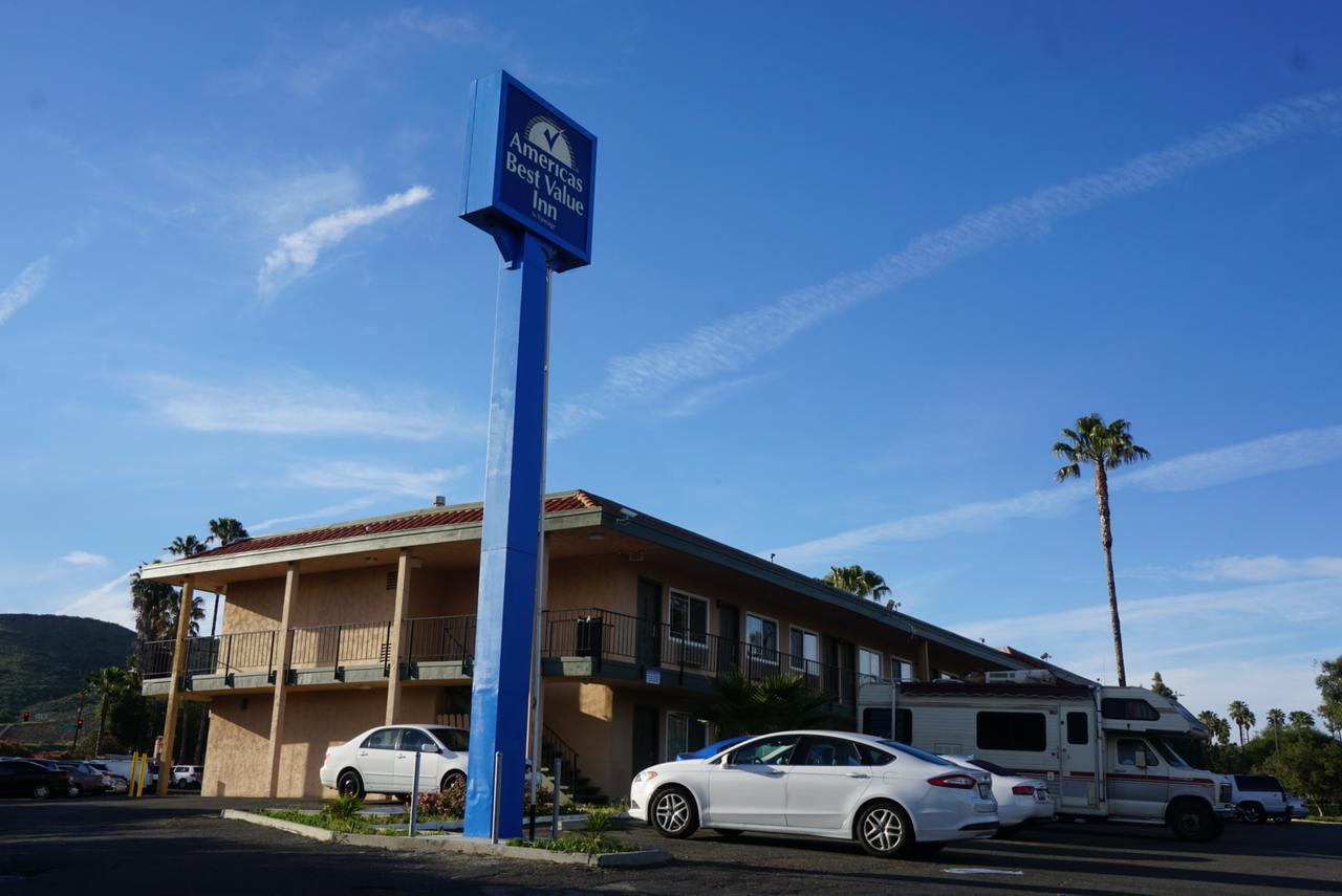 Americas Best Value Inn Thousand Oaks Exterior foto